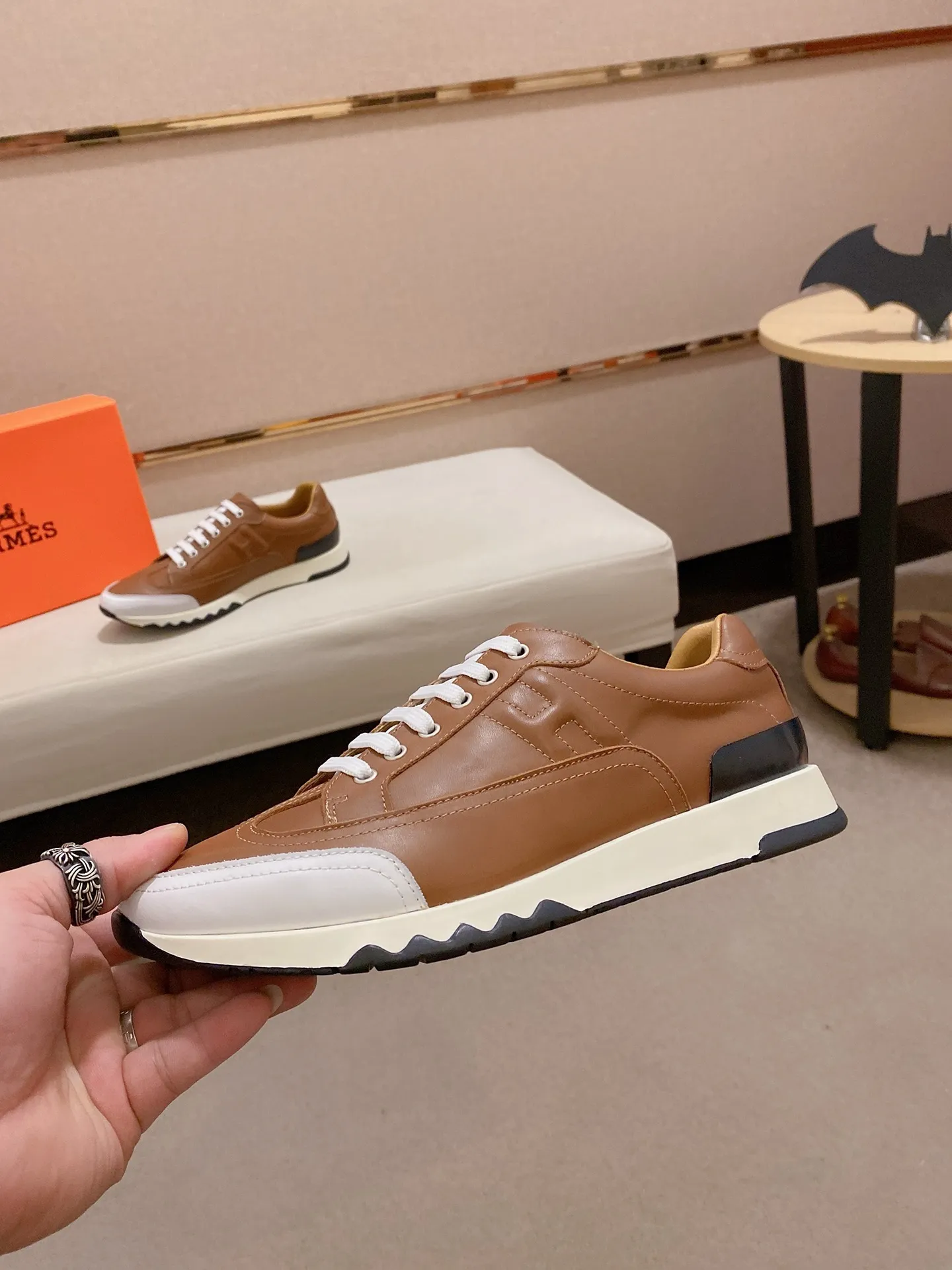 Ex-factory price: 500💰《HERMES》【Classic original single version】Hermès; top 🔝purchasing agent🔍🔍men's latest 🇺🇸sold simultaneously, original imported from Italy ▲▲first-layer cowhide ▲▲ (high-end, nobility and class) ) Exquisite workmanship (Italian 🇮🇹 imported water-dyed 🐂 cowhide lining) sole: original sole provided by the original factory, ⚠️exclusive double-layer activity·TPR·rubber·combined molded outsole; super comfortable·wear-resistant·non-slip·environmental protection The real thing is more beautiful when photographed in kind (high quality, following orders), you can come in and out at will * Number of yards: 38·39·40·41·42·43·44# (can be customized 45.)